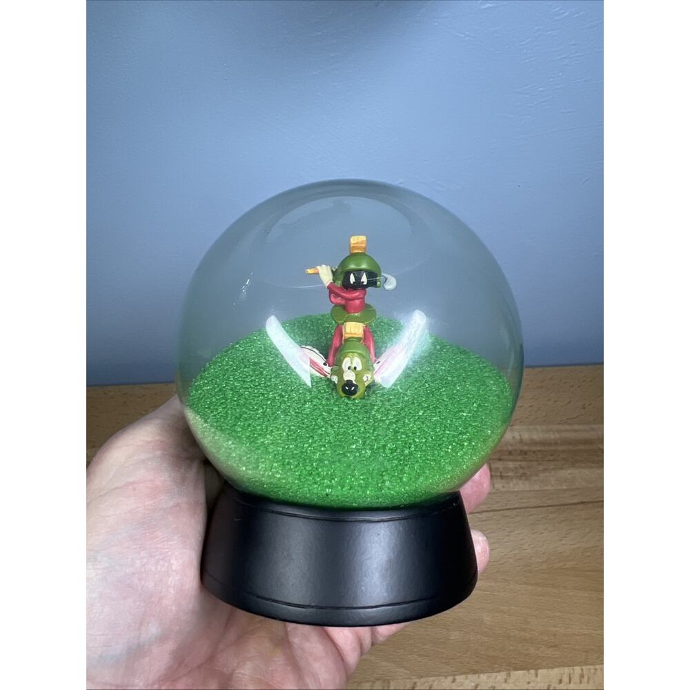1997 Warner Bros Marvin the Martian / K9 Looney Tunes Golfing Sand Globe